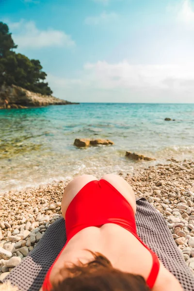 Sexy Woman Ass Red Swimsuit Summer Sea Beach Copy Space — Stok fotoğraf