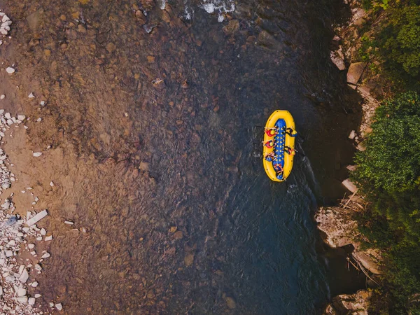 Légi Kilátás Hegyi Folyók Emberek Rafting Patak Szélsőséges Vitalitás — Stock Fotó