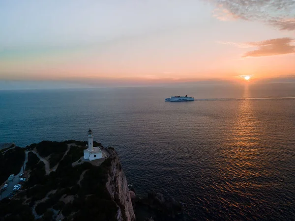 Lefkada Adasındaki Deniz Fenerinin Uçurum Fotokopi Alanındaki Hava Görüntüsü — Stok fotoğraf