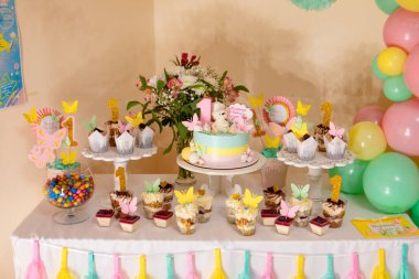 Tatlı tezgah ve pastalar 1 yıllık fotokopi alanı