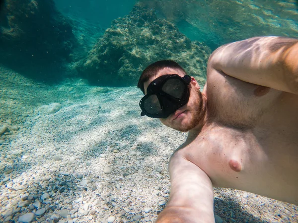 Άνδρας Μάσκα Ψαροντούφεκο Selfie Καλοκαιρινές Διακοπές Στη Θάλασσα — Φωτογραφία Αρχείου