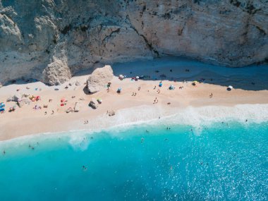 Lefkada adasındaki Porto Katsiki plajının hava manzarası Yunanistan