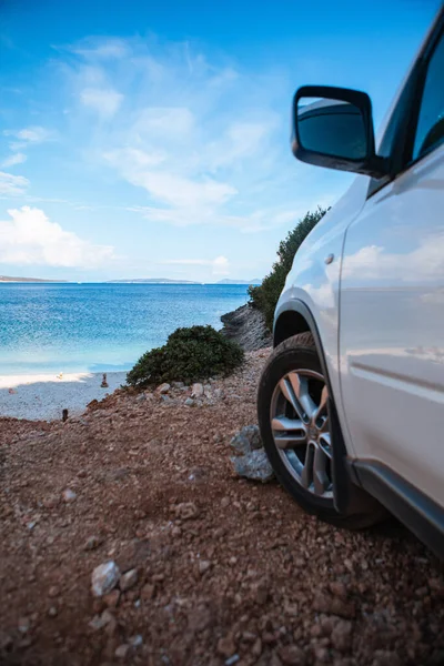 Araba seyahati konsepti deniz tatili Yunan vahşi plajı