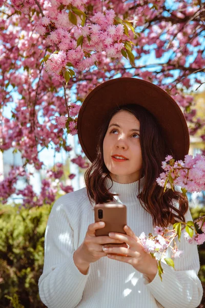 Woman Holding Phone Hand Standing Blooming Sakura Tree Spring Coming — Stock Photo, Image