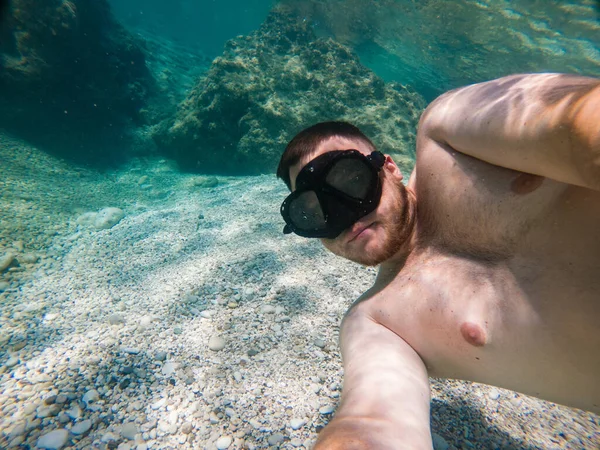 Homem Snorkeling Máscara Selfie Verão Mar Férias — Fotografia de Stock