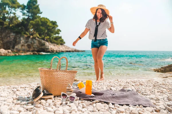 Spiaggia Roba Cappello Paglia Borsa Con Pinne Crema Solare Riva — Foto Stock