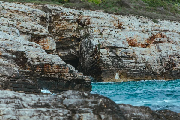 Vista Onde Rocciose Sul Mare Con Schiuma Bianca Copia Spazio — Foto Stock