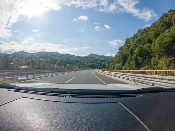 Auto Ravel Konzeptfahrt Auf Der Schnellstraße Sonniger Sommertag — Stockfoto