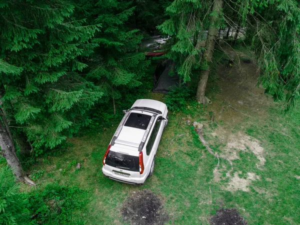 Vista Aérea Del Coche Todoterreno Camping Forestal Verano — Foto de Stock