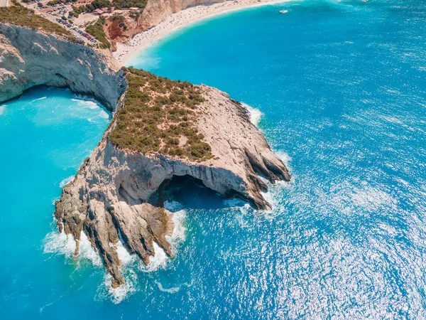 Lefkada adasındaki Porto Katsiki plajının hava manzarası Yunanistan