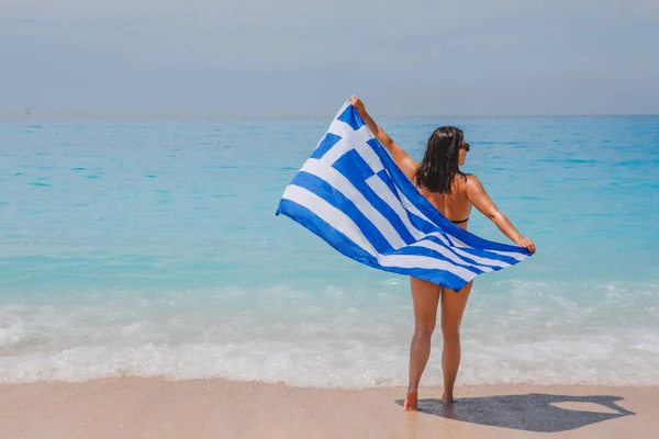 Gelukkig Sexy Vrouw Running Door Zee Strand Met Griekenland Vlag — Stockfoto