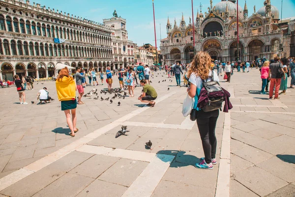 Italy Venice May 2019 People Walking Famous City Square Summer — Stock Photo, Image
