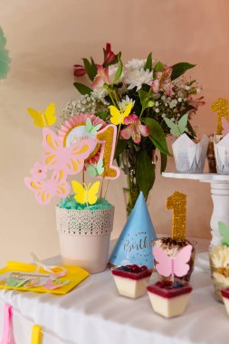 Tatlı tezgah ve pastalar 1 yıllık fotokopi alanı