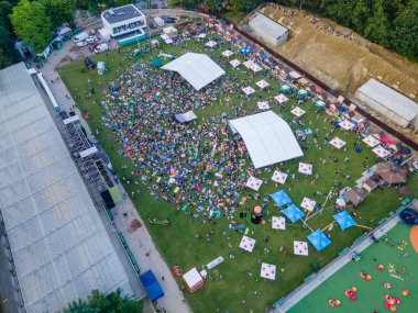 Lviv, Ukrayna - 26 Haziran 2021: Lviv Caz Festivali yaz mevsiminin en üst manzarası