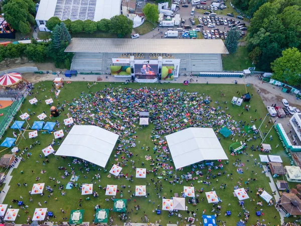 Lviv, Ukrayna - 26 Haziran 2021: Lviv Caz Festivali yaz mevsiminin en üst manzarası