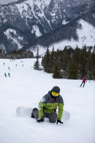 Man Snowboardåkare Porträtt Skidbacken Vinter Fritid — Stockfoto