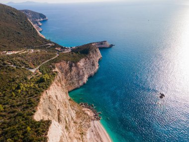 Lefkada adasındaki kayalıklar Yunanistan 'a bakıyor
