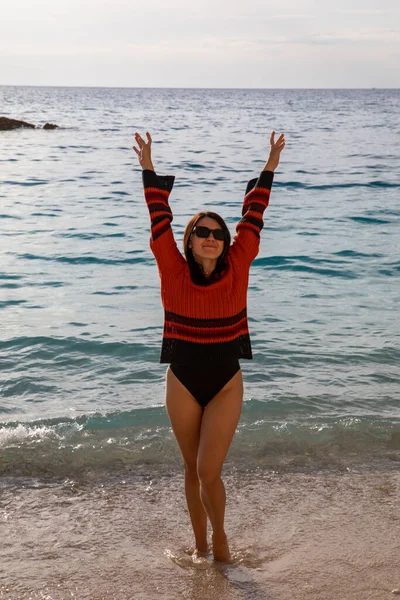 Bella Donna Sorridente Mare Spiaggia Ritratto — Foto Stock