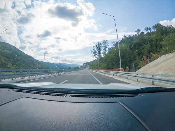 Auto Ravel Konzeptfahrt Auf Der Schnellstraße Sonniger Sommertag — Stockfoto