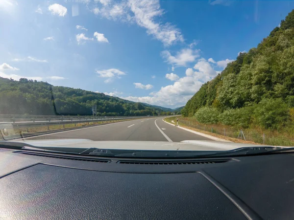 Auto Ravel Konzeptfahrt Auf Der Schnellstraße Sonniger Sommertag — Stockfoto