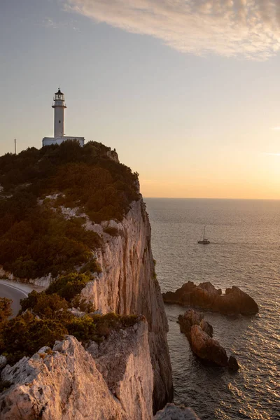 Yunanistan Günbatımında Left Kada Ada Deniz Feneri — Stok fotoğraf