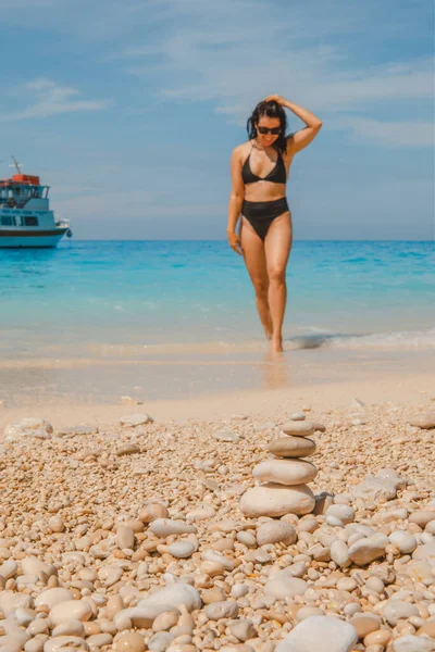 Сексуальна Жінка Чорному Купальнику Грецькому Пляжі Острів Лікас — стокове фото