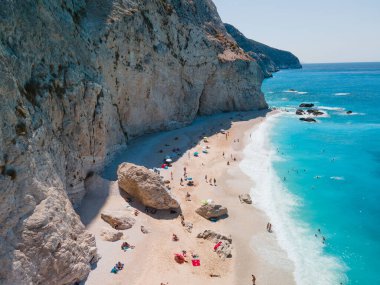 Lefkada adasındaki Porto Katsiki plajının hava manzarası Yunanistan