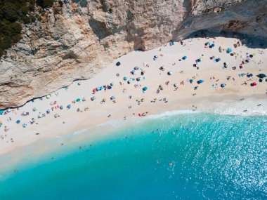 Lefkada adasındaki Porto Katsiki plajının hava manzarası Yunanistan