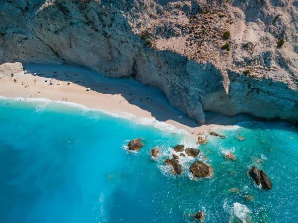 Lefkada adasındaki Porto Katsiki plajının hava manzarası Yunanistan