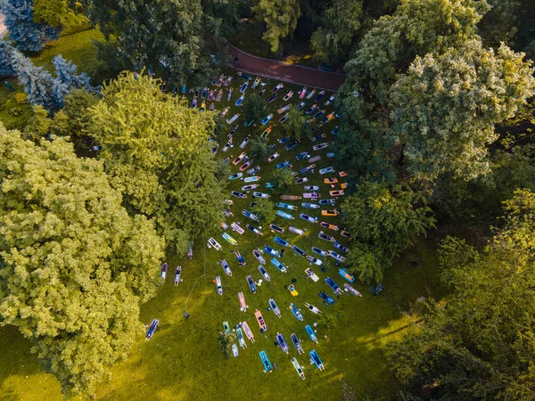 Blick Aus Der Vogelperspektive Menschen Machen Yoga Stadtpark — Stockfoto