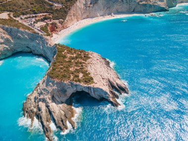 Lefkada adasındaki Porto Katsiki plajının hava manzarası Yunanistan
