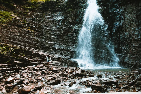 Woman Traveler Enjoying View Waterfall Copy Space — Stock Photo, Image