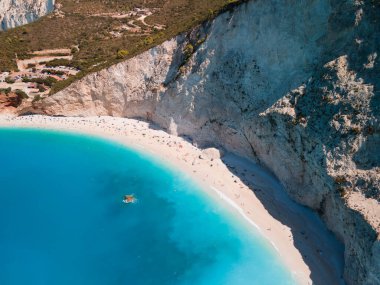 Lefkada adasındaki Porto Katsiki plajının hava manzarası Yunanistan