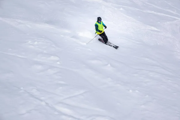 Man Skiër Skipiste Kopieerruimte — Stockfoto