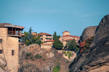 Yunanistan 'ın tuzlu dağlarının tepesindeki tarihi meteora manastırı