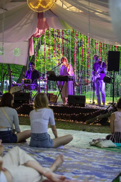 Lviv Ukrayna Temmuz 2021 Şehir Parkındaki Yoga Grubunda Konser — Stok fotoğraf