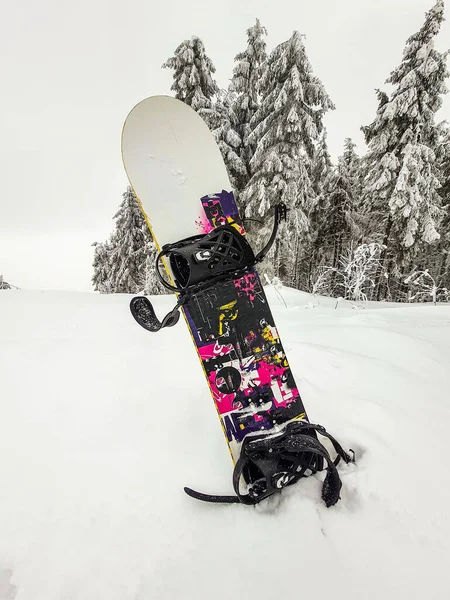 Snowboard Bastone Fuori Dal Comprensorio Sciistico Neve — Foto Stock