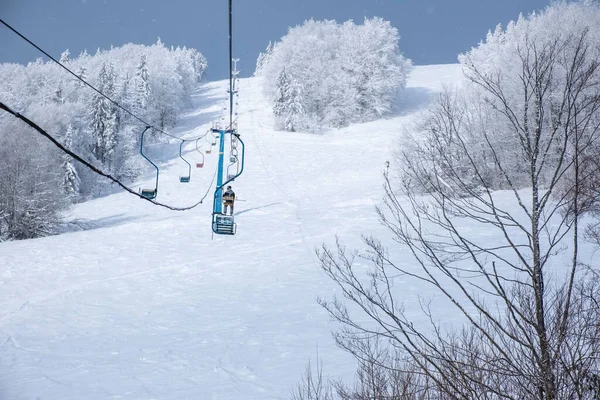Vista Elevador Velho Cadeira Dia Ensolarado Estação Esqui — Fotografia de Stock