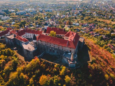 Tahtırevan şatosunun sonbahar mevsimi hava manzarası