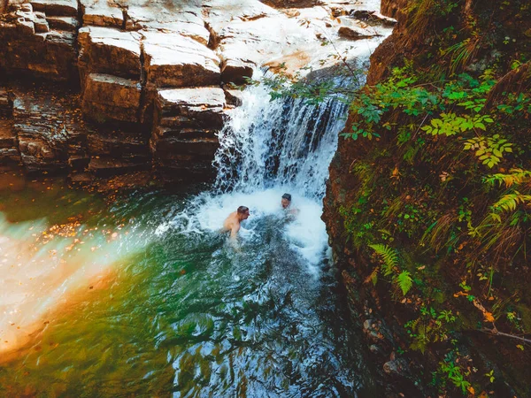 Overhead View Friends Swimming Autumn Waterfall Copy Space — Stock fotografie