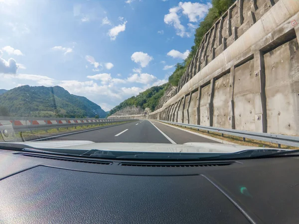 Auto Ravel Concept Rijden Door Speedway Zonnige Zomerdag — Stockfoto