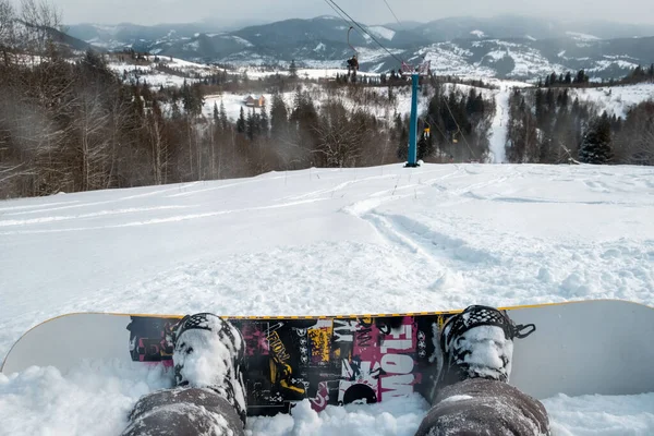 Kayak Pistinde Oturan Snowboardcu Kopyalama Alanı — Stok fotoğraf