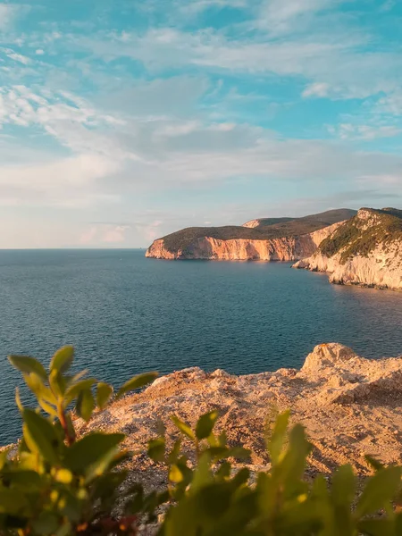 Günbatımında Deniz Kenarındaki Kayalıklarda Yunanistan Lefkada Adası Kopya Alanı — Stok fotoğraf