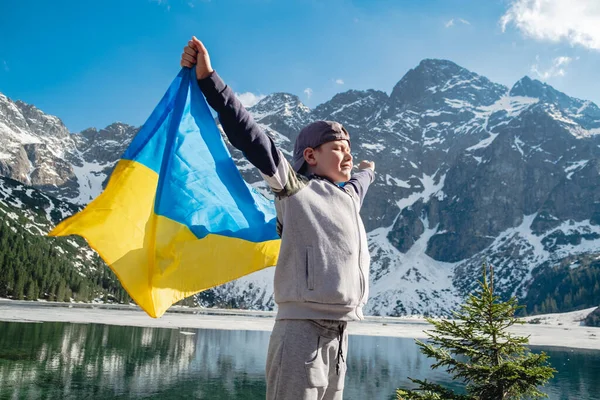 Boy Ukrainian Flag Standing Shore Lake Morskie Oko Tatras Mountains — стоковое фото