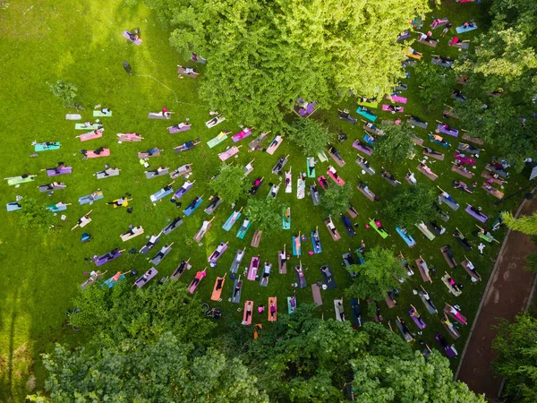 Vue Aérienne Des Gens Font Yoga Parc Public Ville — Photo