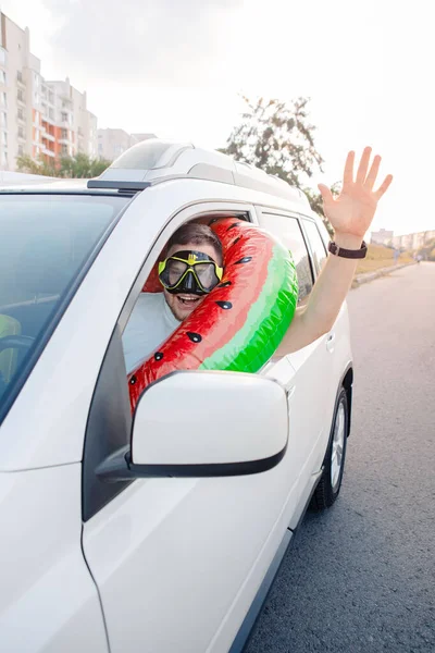 Морской Отдых Автомобиль Концепция Счастливый Человек Маске Акваланга Вождения Автомобиль — стоковое фото