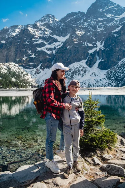 Mom Son Standing Shore Lake Morskie Oko Tatras Mountains Poland — стокове фото