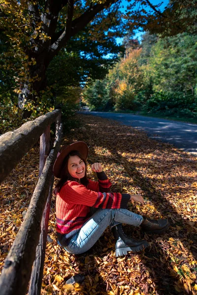 Happy Woman Posing Fence Autumn Sunny Day Copy Space — Photo