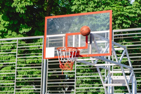 Basketballkorb Freien Sommer Sonniger Tag Kopierraum — Stockfoto