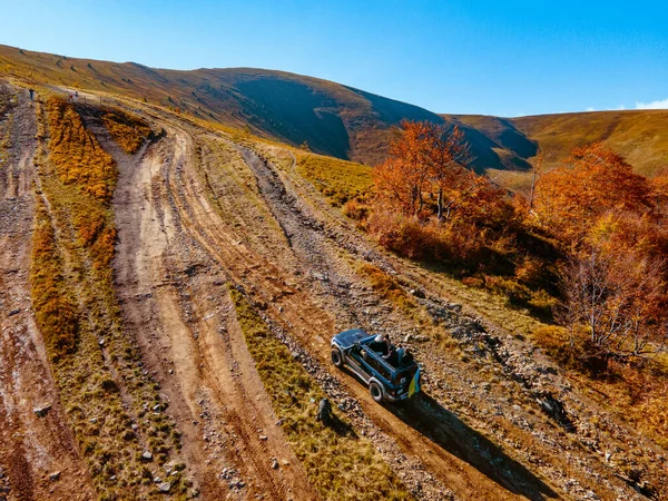 Повітряний Вид Бездоріжжя Приваблива Дорога Вершину Карпатських Гір Копіює Простір — стокове фото